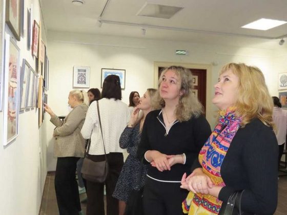 В Климовичском районном краеведческом музее открылась выставка «Ажурное волшебство вытинанки»