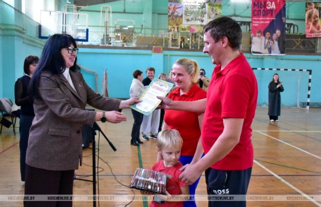 В Кричеве прошел спортивный праздник «Здоровые родители, здоровая семья»