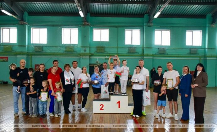 В Кричеве прошел спортивный праздник «Здоровые родители, здоровая семья»