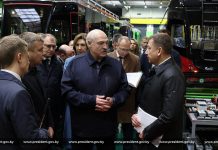 Лукашенко на «Белкоммунмаше»: от качества техники до беспилотных трамваев и двигателей для легковых авто