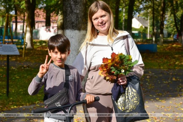 Кричевляне встречают Всемирный день улыбки